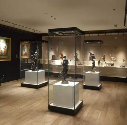 博物馆的展柜与展品